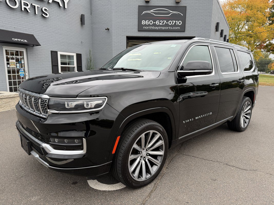 Used 2022 Jeep Grand Wagoneer Series II w/ Convenience Group III AWD/4WD image 2