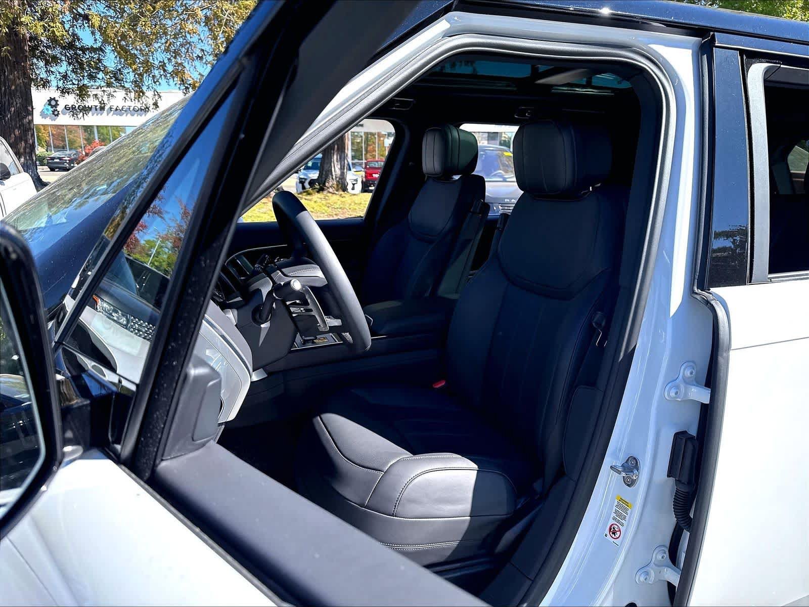 Used 2026 Land Rover Range Rover Long Wheelbase SE AWD/4WD image 25