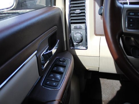 Used 2018 RAM 2500 Laramie w/ Convenience Group AWD/4WD image 34