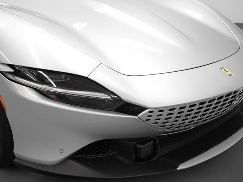 Certified 2025 Ferrari Roma Spider RWD image 2