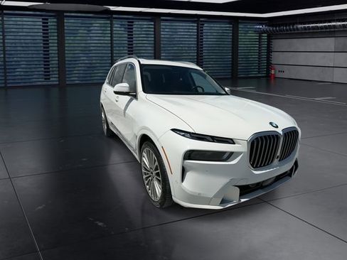 Used 2023 BMW X7 xDrive40i w/ Premium Package AWD/4WD image 2