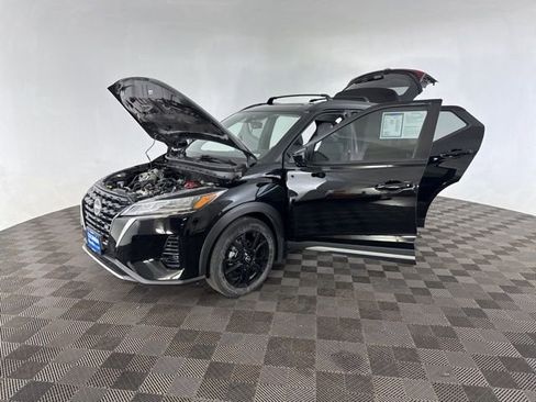 Used 2023 Nissan Kicks SR w/ SR Premium Package image 13