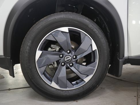 Used 2025 Nissan Rogue SV w/ SV Premium Package image 31