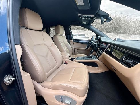 Used 2021 Porsche Macan image 31