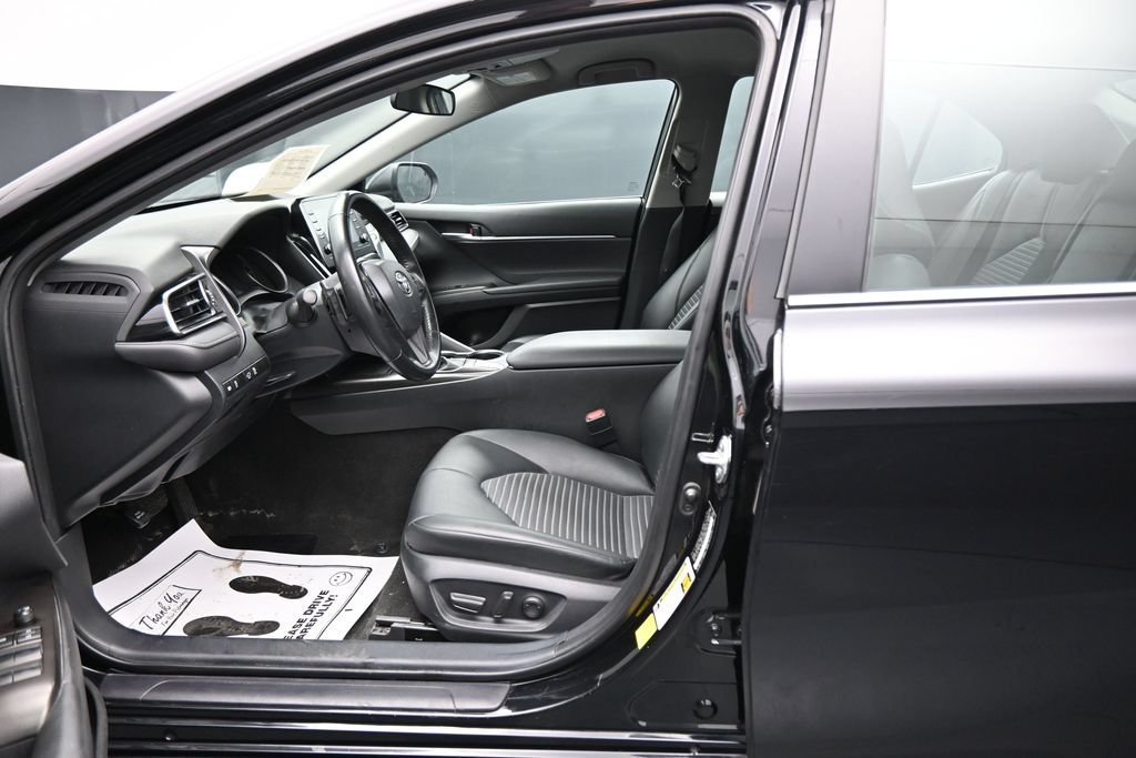 Used 2024 Toyota Camry SE FWD image 9