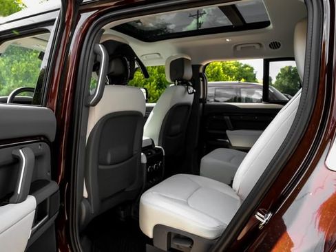 New 2026 Land Rover Defender 130 X-Dynamic SE AWD/4WD image 40