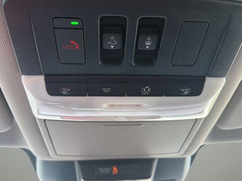 Used 2023 Nissan Rogue SL AWD/4WD image 33