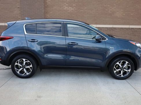 Used 2022 Kia Sportage LX image 4
