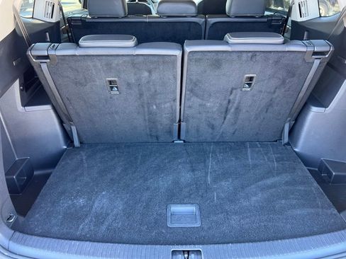 Used 2025 Volkswagen Atlas SE image 14