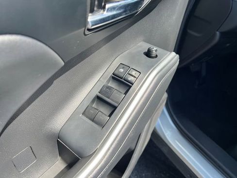 Used 2021 Toyota Highlander XLE image 25