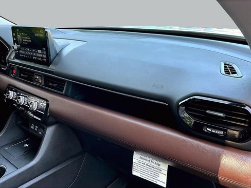 Used 2025 Honda Pilot Elite image 18