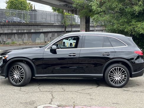 Used 2023 Mercedes-Benz GLC 300 4MATIC image 2