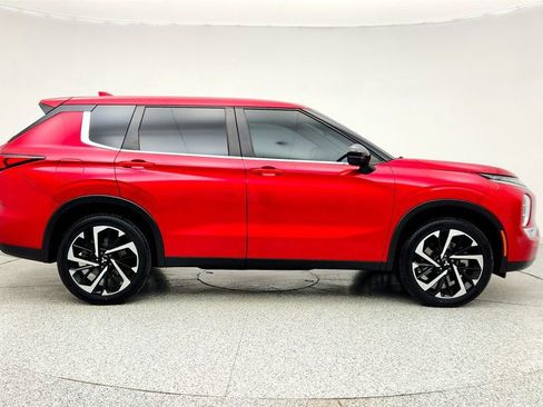 Used 2022 Mitsubishi Outlander SE image 4