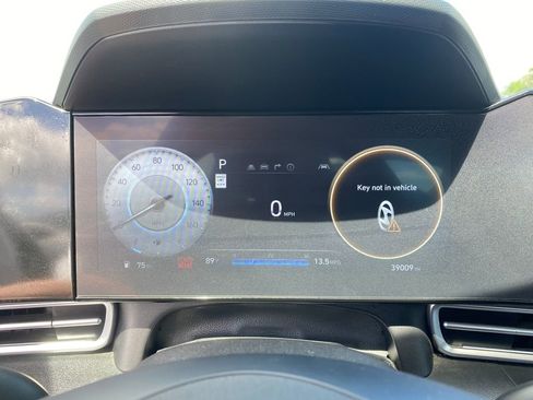 Certified 2024 Hyundai Elantra SEL FWD image 15