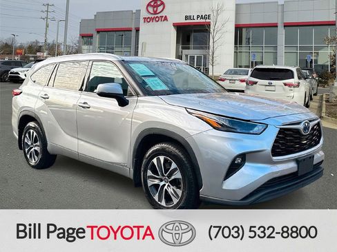 Used 2022 Toyota Highlander XLE image 1