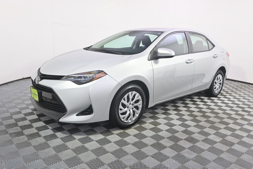 Used 2018 Toyota Corolla LE FWD image 2