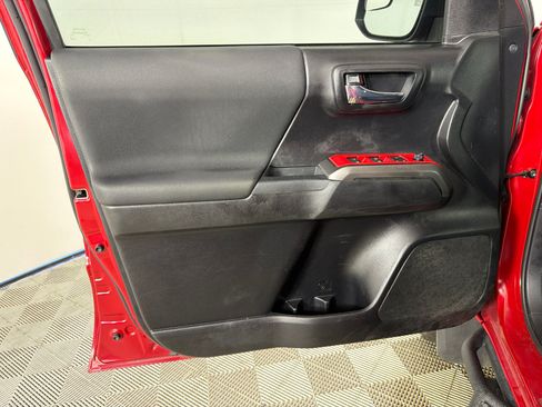 Used 2021 Toyota Tacoma TRD Sport RWD image 7