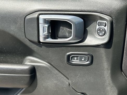 Used 2023 Jeep Gladiator Mojave AWD/4WD image 23