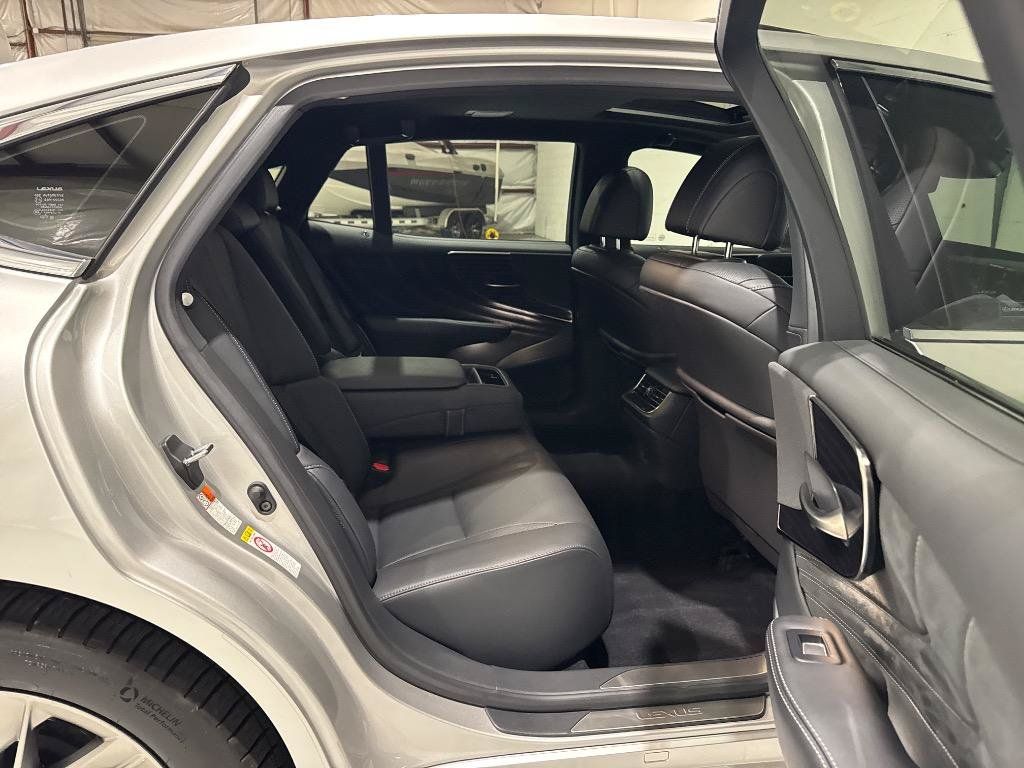 Used 2018 Lexus LS 500 w/ Accessory Package (Z1) RWD image 77