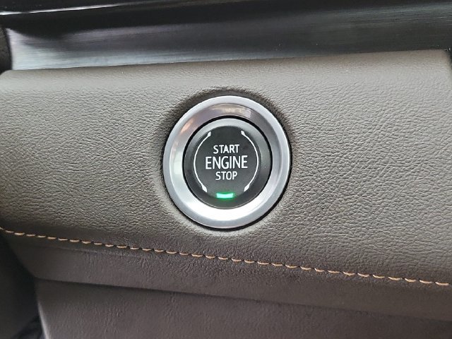 Used 2022 Cadillac Escalade Premium Luxury w/ Performance Package AWD/4WD image 33