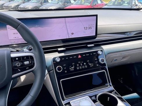 Certified 2025 Genesis GV80 2.5T Standard AWD/4WD image 6
