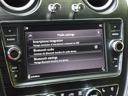 Used 2020 Bentley Bentayga Plug-In Hybrid image 62