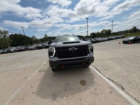 Used 2025 Chevrolet Silverado 2500 LT w/ Trail Boss Package AWD/4WD image 2