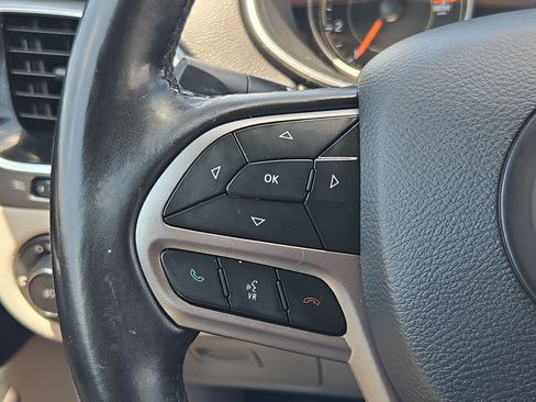 Used 2020 Jeep Cherokee Limited FWD image 17