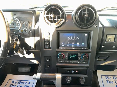 Used 2005 HUMMER H2 SUT w/ Preferred Equipment Group image 16