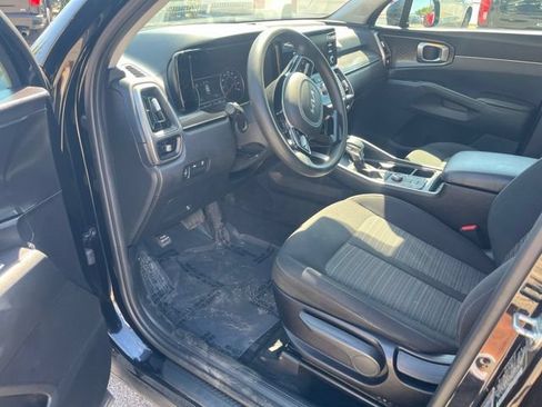 Used 2022 Kia Sorento LX AWD/4WD image 16