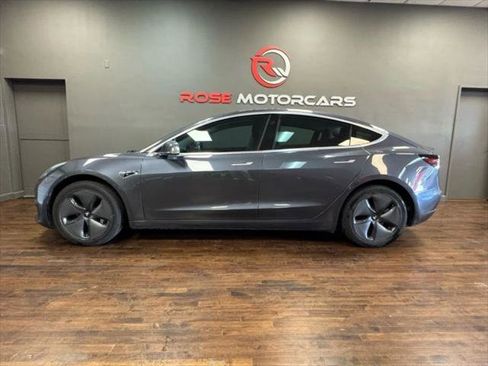 Used 2019 Tesla Model 3 Standard Range image 2