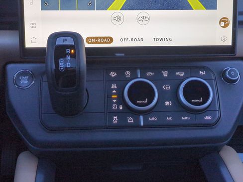 New 2026 Land Rover Defender 130 X-Dynamic SE image 20