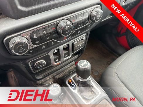 Used 2019 Jeep Wrangler Sport AWD/4WD image 9