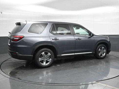 Used 2025 Honda Pilot EX-L image 2
