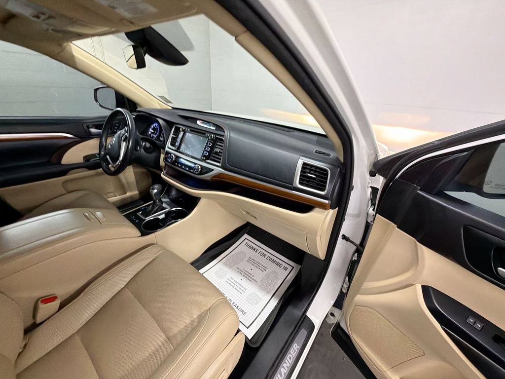 Used 2017 Toyota Highlander Limited FWD image 29