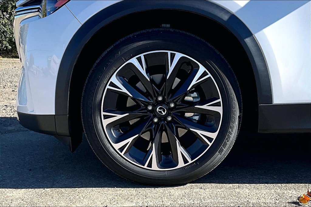 Used 2024 MAZDA CX-90 Plug-In Hybrid w/ Premium Pkg AWD/4WD image 12