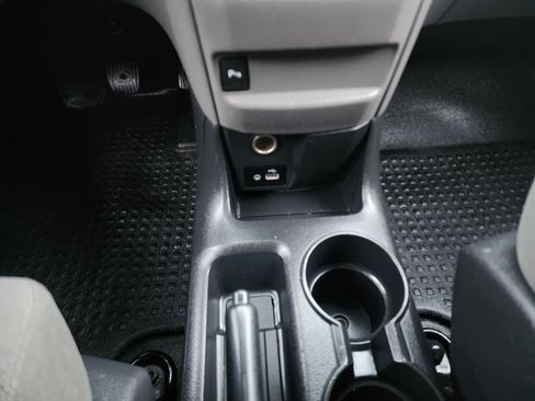 Used 2020 Nissan NV200 S image 27