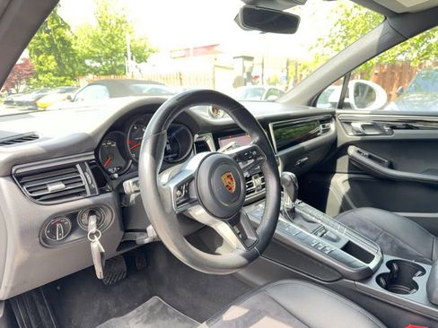 Used 2020 Porsche Macan AWD/4WD image 12