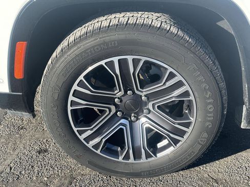 Used 2024 Jeep Wagoneer L Series II w/ Flexible Seating Group image 11