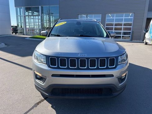 Used 2019 Jeep Compass Latitude w/ Cold Weather Group image 2