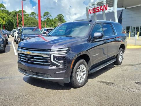 Used 2025 Chevrolet Suburban LT AWD/4WD image 5