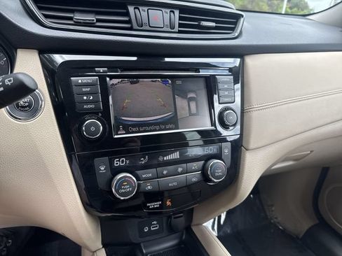 Used 2019 Nissan Rogue SL w/ Premium Package AWD/4WD image 23