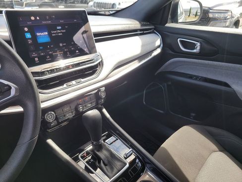 Used 2023 Jeep Compass Sport image 18