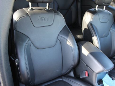 Used 2023 Jeep Cherokee Altitude Lux image 28