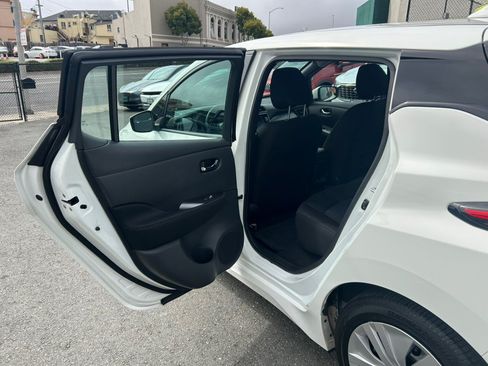 Used 2025 Nissan Leaf S FWD image 45