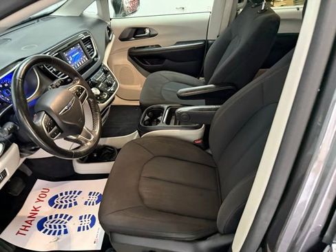 Used 2020 Chrysler Pacifica Touring w/ Cold Weather Group image 16