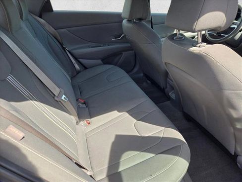 Used 2025 Hyundai Elantra Sport image 18