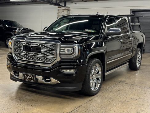 Used 2017 GMC Sierra 1500 Denali w/ Denali Ultimate Package AWD/4WD image 3