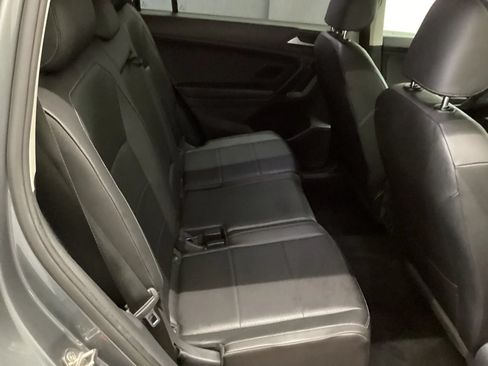 Used 2019 Volkswagen Tiguan SE w/ Panoramic Sunroof Package AWD/4WD image 12