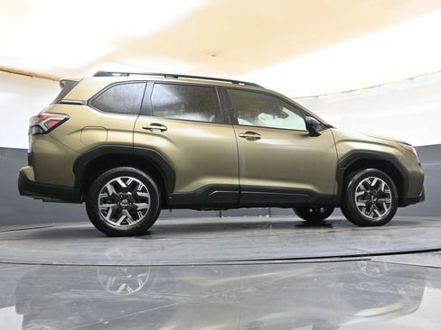 Used 2025 Subaru Forester Premium AWD/4WD image 44